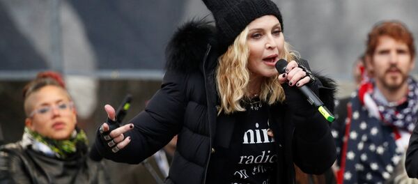 Iepriekš sieviešu marša laikā Madonna rupji izteikusies par jauno prezidentu - Sputnik Latvija