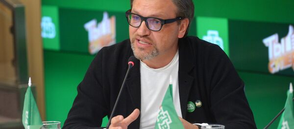 Ведущий шоу Ты супер! Вадим Такменев - Sputnik Латвия