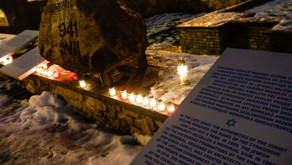 В Международный день памяти жертв Холокоста у Мемориала Большой хоральной синагоги - Sputnik Латвия