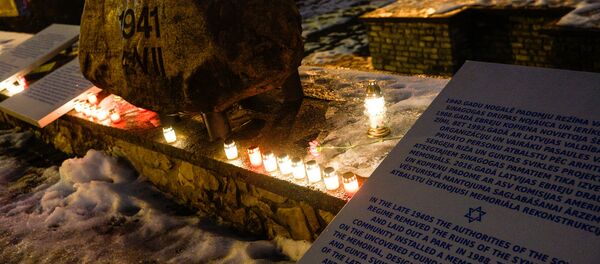 Holokausta upuru piemiņas diena pie Rīgas Horālās sinagogas drupām - Sputnik Latvija