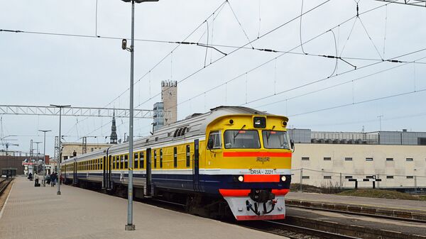 Электропоезд на станции Рига-пассажирская - Sputnik Латвия