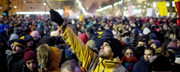 Rumānijā norit plašas protesta akcijas Rumānijā norit plašas protesta akcijas - Sputnik Latvija
