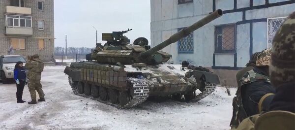 Танки Вооруженных сил Украины вошли в жилые районы Авдеевки Танки Вооруженных сил Украины вошли в жилые районы Авдеевки - Sputnik Latvija