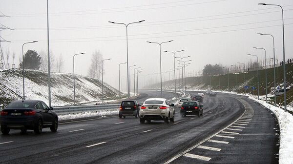 Автомобили на трассе - Sputnik Латвия