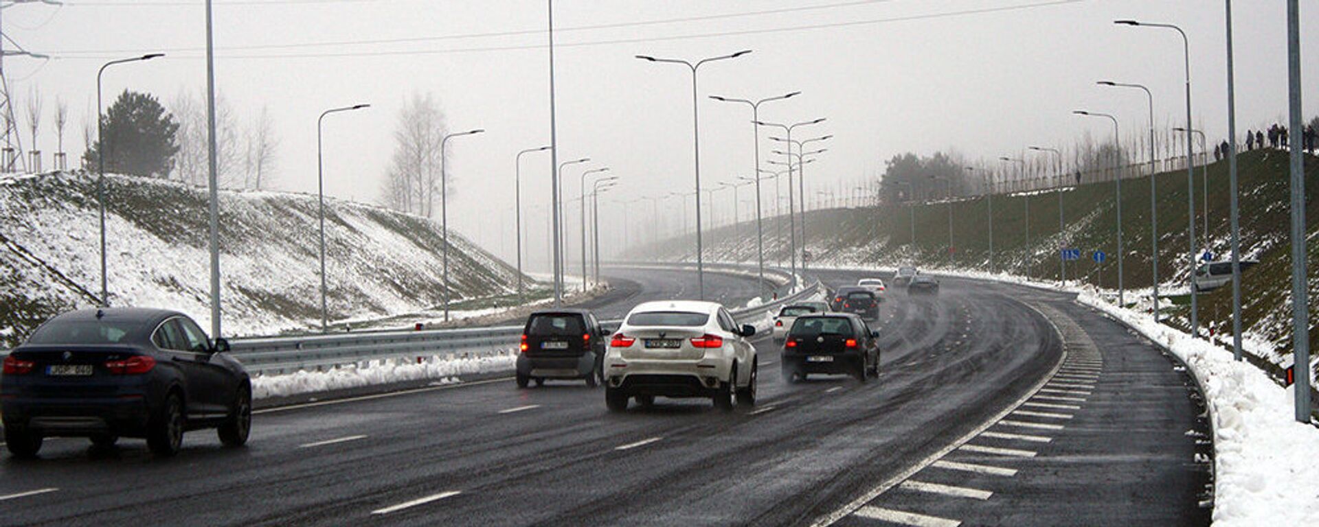 Автомобили на трассе - Sputnik Латвия, 1920, 26.03.2026