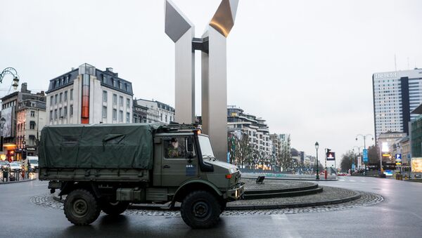 Военный грузовик на улице Брюсселя - Sputnik Latvija