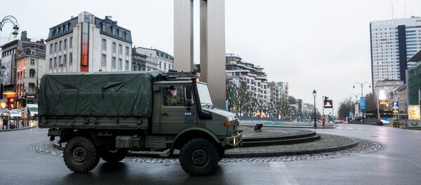 Военный грузовик на улице Брюсселя Военный грузовик на улице Брюсселя - Sputnik Latvija