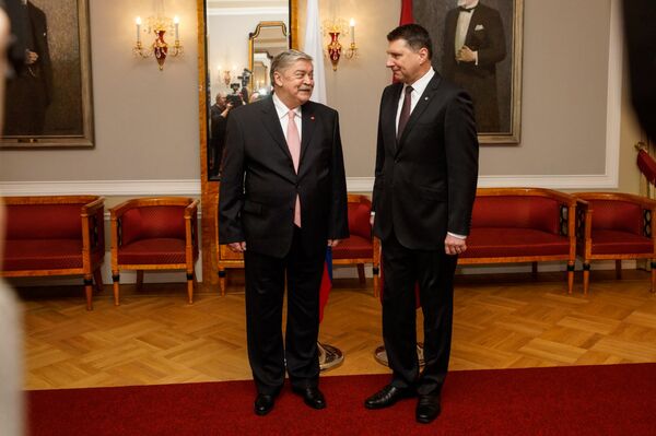 Посол России в Латвии Евгений Лукьянов вручил верительные грамоты президенту ЛР Раймондсу Вейонису Посол России в Латвии Евгений Лукьянов вручил верительные грамоты президенту ЛР Раймондсу Вейонису - Sputnik Латвия