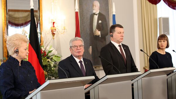 Президент Литвы Д. Грибаускайте (слева), президент Германии Й. Гаук, президент Латвии Р. Вейонис и президент Эстонии К. Кальюлайд - Sputnik Латвия