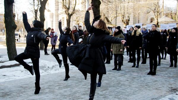 Студенты Рижской академии педагогики и управления образованием (РАПУО) приняли участие в акции протеста против ликвидации вуза - Sputnik Латвия