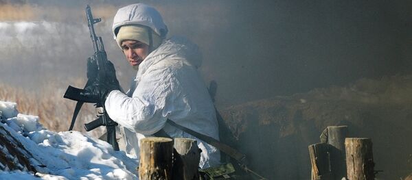 Военнослужащий во время учений Военнослужащий во время учений - Sputnik Латвия