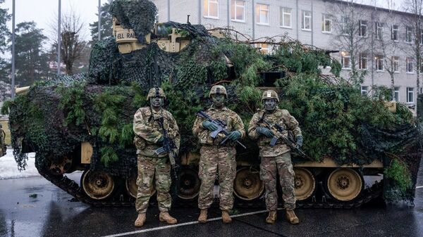 Экипаж десантной машины M2 Bradley - Sputnik Latvija