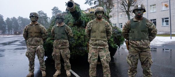 Экипаж американского танка M1 Abrams - Sputnik Латвия