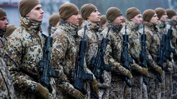 Latvijas armijas karavīri ierindā - Sputnik Latvija