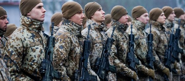 Солдаты Латвийской армии в строю - Sputnik Латвия