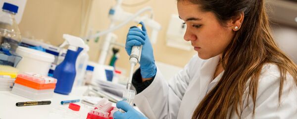 Сотрудница лаборатории исследования физиологии кровеносных сосудов - Sputnik Латвия
