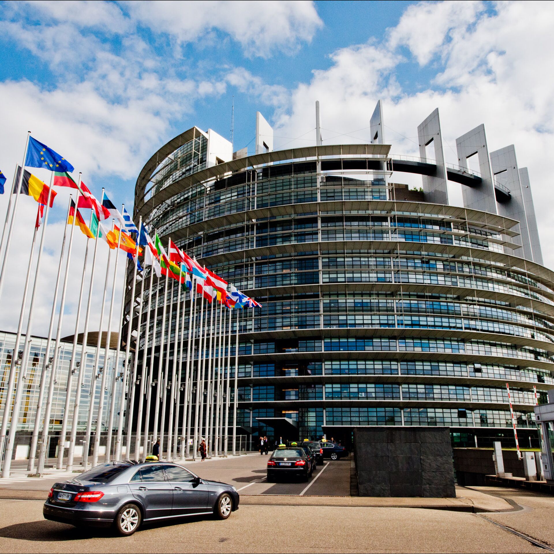 Совет европы оон. Здание Евросоюза в Брюсселе. Европейский парламент в Брюсселе. Здание Евросовета Брюссель. Штаб ООН В Брюсселе.