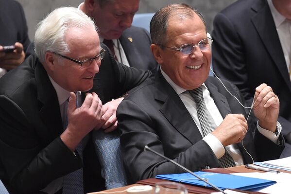 Постоянный представитель России при ООН Виталий Чуркин (слева) и министр иностранных дел РФ Сергей Лавров - Sputnik Латвия