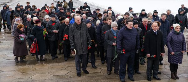 23 февраля у Памятника Освободителям собрались представители посольств Беларуси и России, ветераны войны и военной службы, предствители общественных организаций Риги 23 февраля у Памятника Освободителям собрались представители посольств Беларуси и России, ветераны войны и военной службы, предствители общественных организаций Риги - Sputnik Латвия