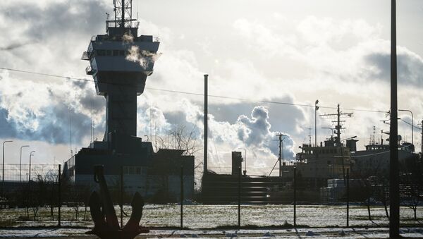 Вышка управления движением судов Рижского порта и штаб Службы береговой охраны Латвии - Sputnik Латвия