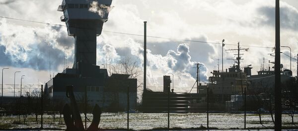 Вышка управления движением судов Рижского порта и штаб Службы береговой охраны Латвии - Sputnik Латвия