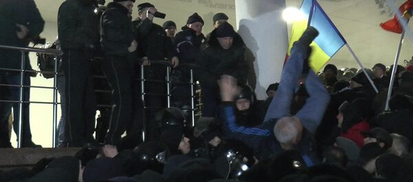 Штурм парламента. Как протесты в Кишиневе переросли в беспорядки - Sputnik Латвия