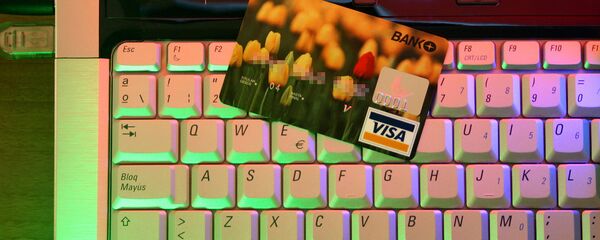 Банковская карта на клавиатуре - Sputnik Латвия