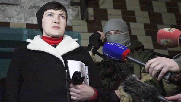 Надежда Савченко посетила украинских военнопленных в Макеевкке - Sputnik Латвия