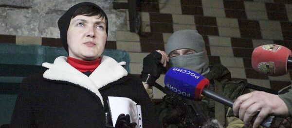 Надежда Савченко посетила украинских военнопленных в Макеевкке - Sputnik Латвия