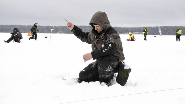 Рыбак Кинертс Раймондс из Латвии принимает участие в 14-ом Всемирном Чемпионате по подледному лову Рыбак Кинертс Раймондс из Латвии принимает участие в 14-ом Всемирном Чемпионате по подледному лову - Sputnik Латвия
