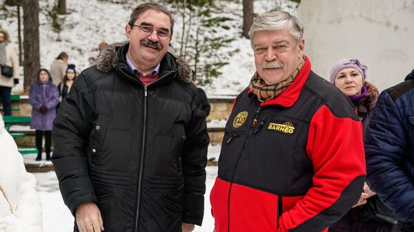 Директор санатория Янтарный берег Виктор Данилох и посол России в Латвии Евгений Лукьянов Директор санатория Янтарный берег Виктор Данилох и посол России в Латвии Евгений Лукьянов - Sputnik Латвия