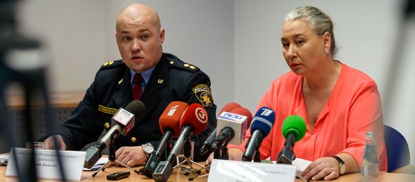Valsts policijas preses brīfings jautājumā par pašnāvniecisko spēli Zilais valis Valsts policijas preses brīfings jautājumā par pašnāvniecisko spēli Zilais valis - Sputnik Latvija