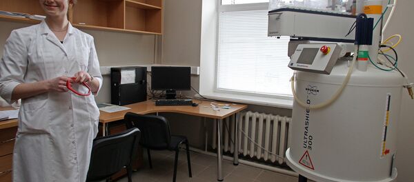 Маленький аппарат ядерно-магнитного резонанса, использовавшиеся в проекте - Sputnik Латвия