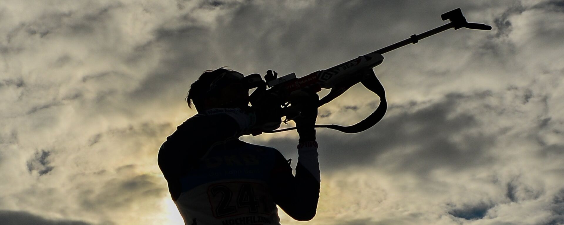 Андрей Расторгуев на огневом рубеже эстафеты среди мужчин на чемпионате мира по биатлону - Sputnik Латвия, 1920, 17.12.2018