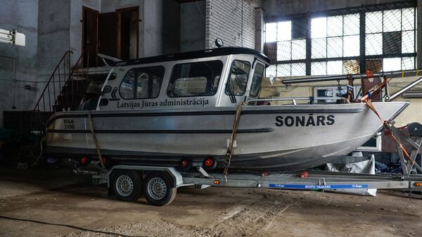 Современный катер гидрографов, на котором промеряют глубины и фиксируют любые объекты у дна Современный катер гидрографов, на котором промеряют глубины и фиксируют любые объекты у дна - Sputnik Латвия