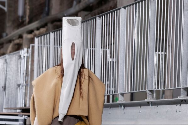 Показ коллекции дизайнера из США Rick Owens на Неделе моды в Париже - Sputnik Латвия