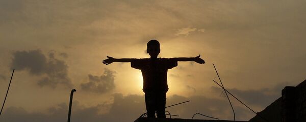 Силуэт ребенка Силуэт ребенка - Sputnik Латвия