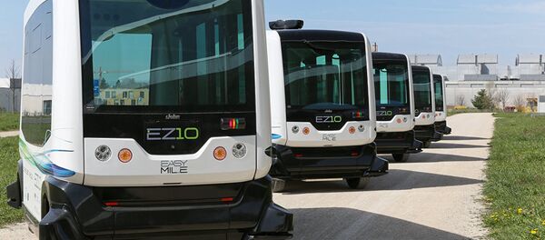 Беспилотные автомобили Easymile EZ10 - Sputnik Латвия
