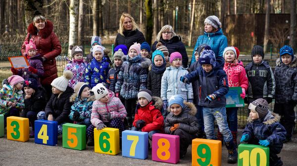 Имя тюлененку доверили придумать детям - Sputnik Латвия