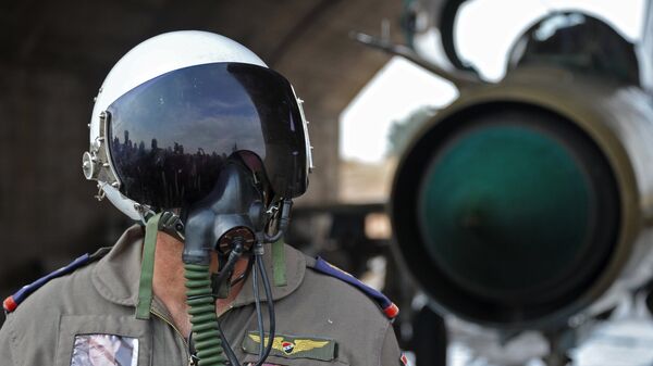 Сирийский летчик на авиабазе Хама - Sputnik Latvija