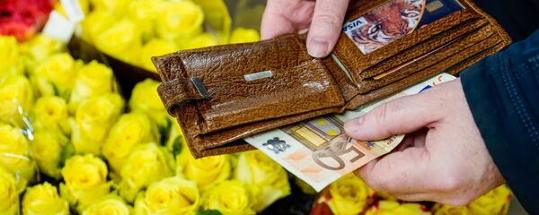 Покупка цветов 8 марта обходится не дёшево Покупка цветов 8 марта обходится не дёшево - Sputnik Latvija