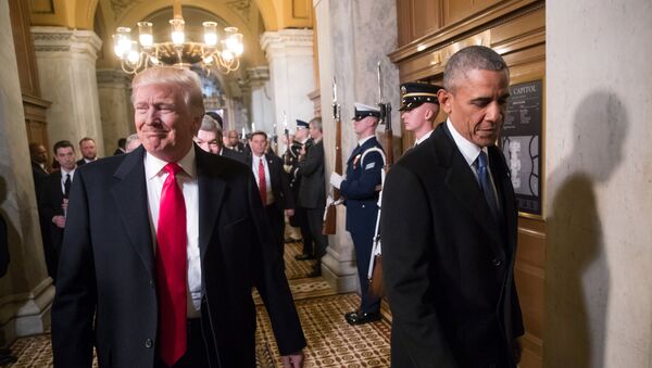 Дональд Трамп и Барак Обама на инаугурации 45-го президента Америки - Sputnik Latvija