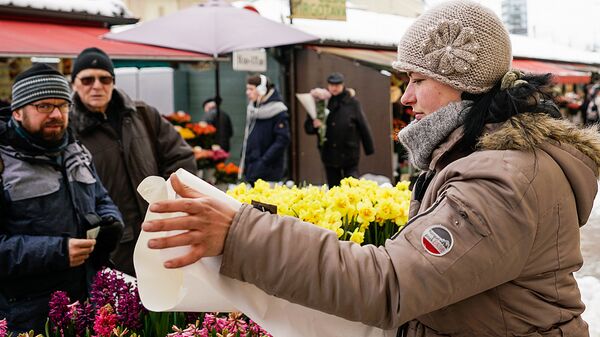 Продажа цветов 8 Марта в Риге - Sputnik Латвия
