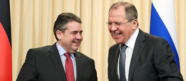 Глава МИД ФРГ Зигмар Габриэль и глава МИД РФ Сергей Лавров Глава МИД ФРГ Зигмар Габриэль и глава МИД РФ Сергей Лавров - Sputnik Латвия