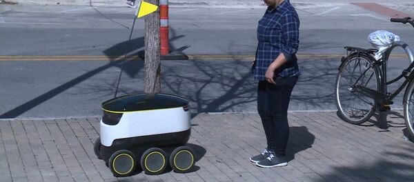 Робот - доставщик еды в США Робот - доставщик еды в США - Sputnik Латвия