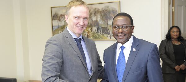 Встреча госсекретаря МИД Латвии Андрейса Пилдеговичса с послом Республики Намибия в Латвии Бонни Хауфику Встреча госсекретаря МИД Латвии Андрейса Пилдеговичса с послом Республики Намибия в Латвии Бонни Хауфику - Sputnik Латвия