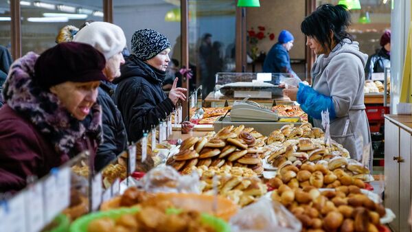 Продажа булочек на Центральном рынке - Sputnik Латвия