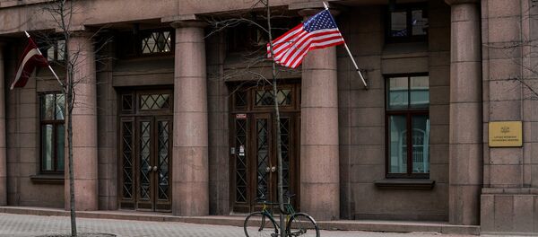 Американский флаг на здании Министерства обороны Латвии - Sputnik Латвия
