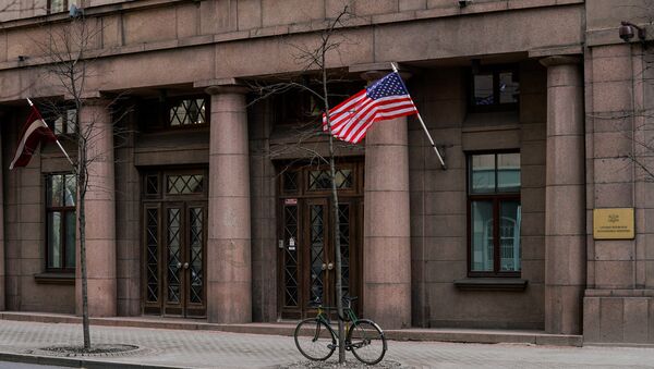 ASV karogs pie Latvijas Aizsardzības ministrijas ēkas - Sputnik Latvija