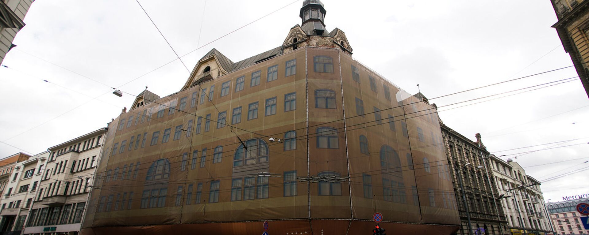 Заброшенный дом на углу улиц Марияс и Элизабетес - Sputnik Латвия, 1920, 14.11.2019